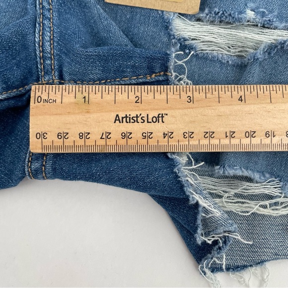 NWT Levis 501 Original High Rise Denim Shorts Women’s 27 Blue Distressed New - Picture 15 of 16